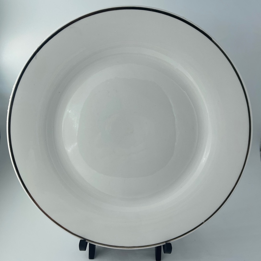 4 Royal Norfolk - white dinner plates (4) with gold trim. Classic pattern.